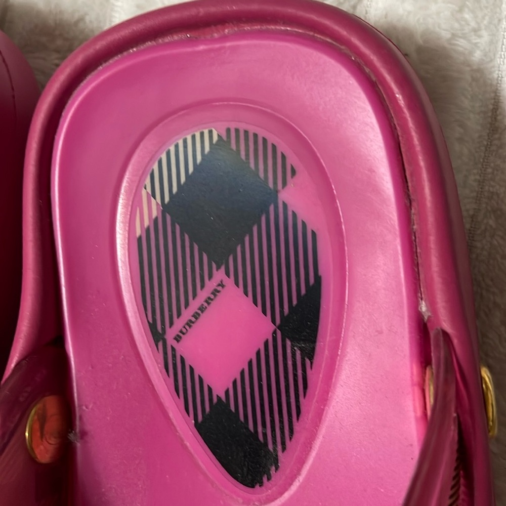 Burberry Pink Plaid Jelly Thong Sandals - Picture 10 of 10